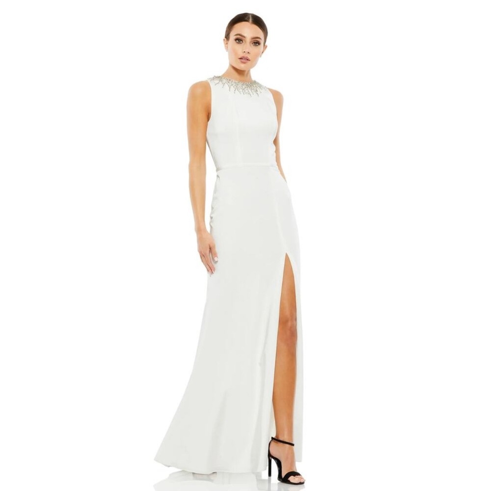 NWOT White Embellished Neck Trumpet Gown Ieena for Mac Duggal